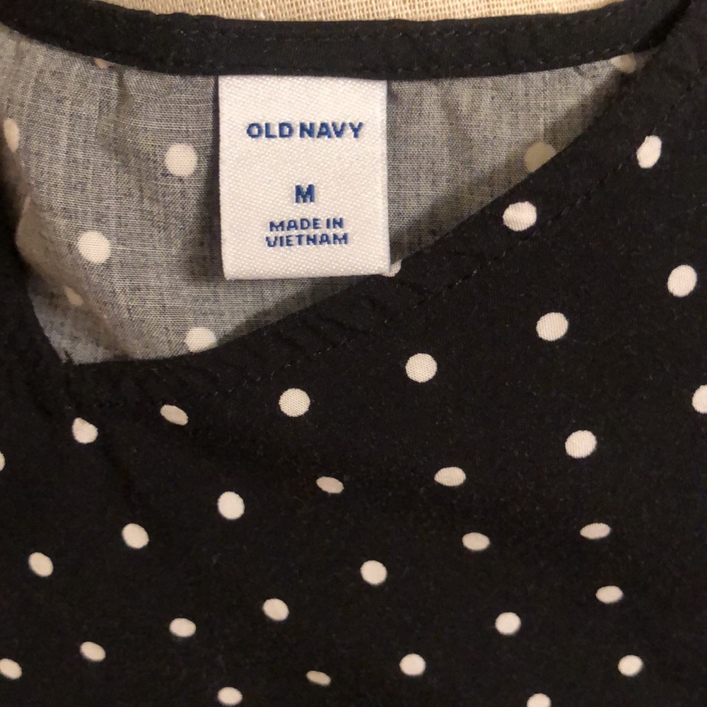 👚5for$15!🕶️ Old Navy top. - Picture 4 of 4